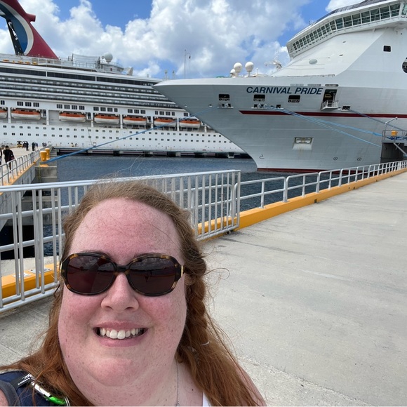 Meet your Posher, Emily - Picture 4 of 6